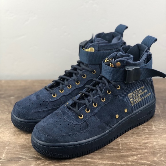 Nike Shoes - NEW Nike Air Force 1 Mid